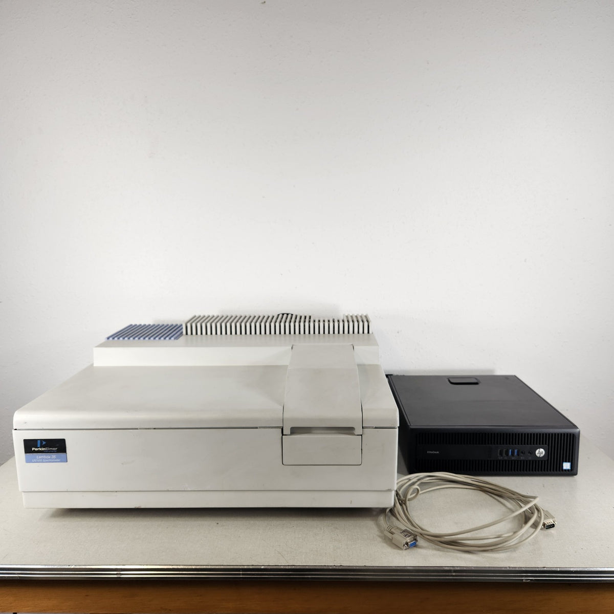 TESTED PerkinElmer Lambda 35 UV/VIS Double Beam Spectrophotometer w/ PC Software