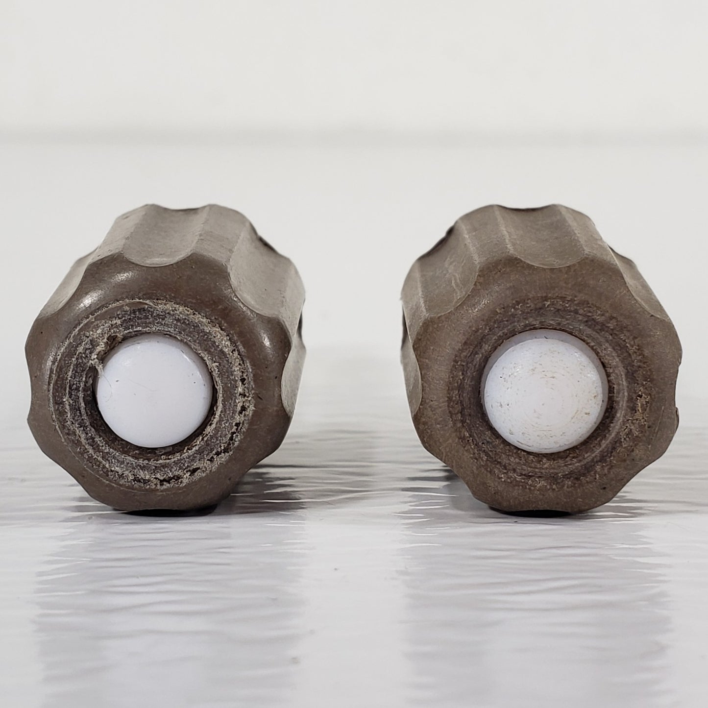 Two CHEMGLASS PTFE 0-8mm High Vacuum Valve Plugs for High Vacuum, Brown & Green