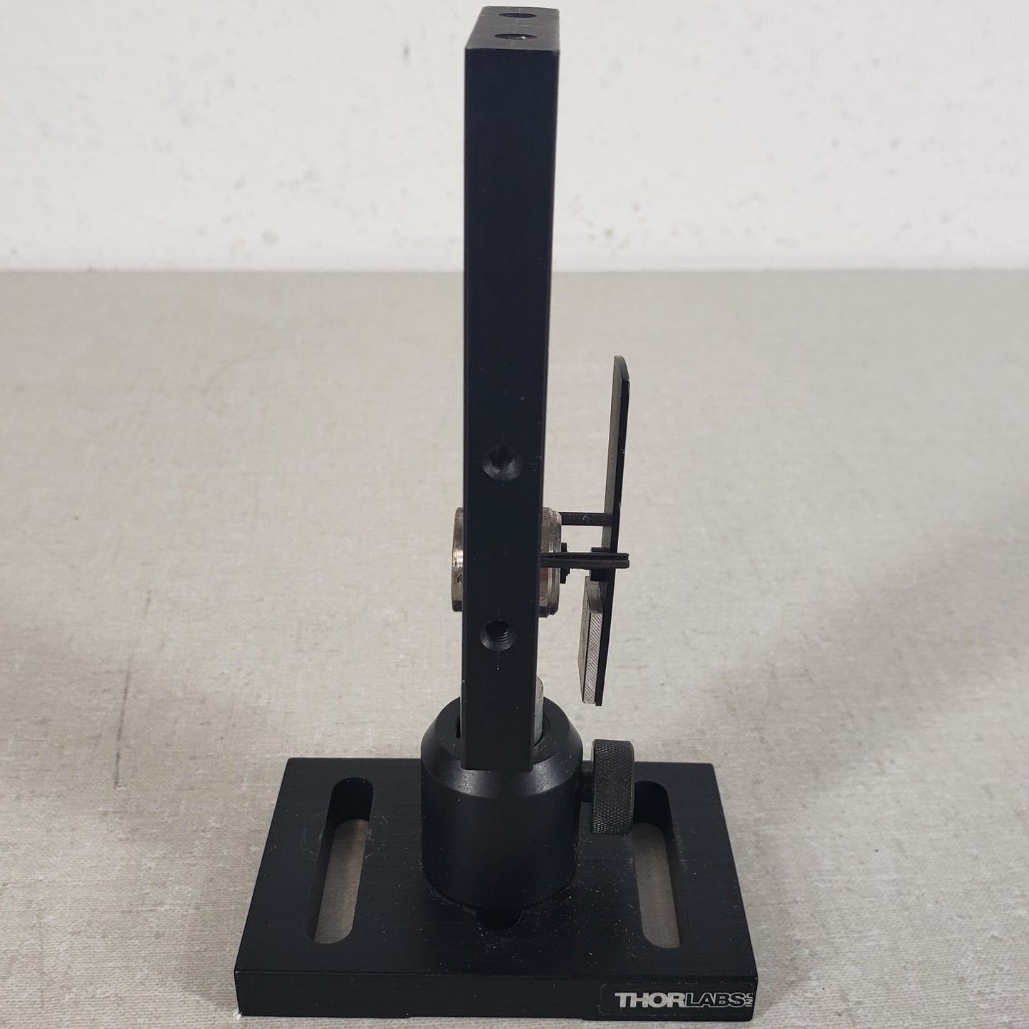 Thorlabs Manual Optical Beam Shutter Laser Beam Blocker with Adjustable Base