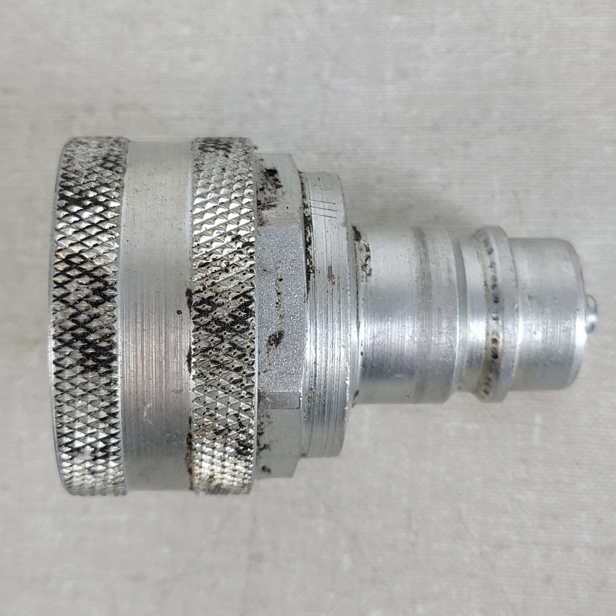 Pioneer 4075-4 1/2" Hydraulic Coupler Adapter IH Old Style to Pioneer ISO