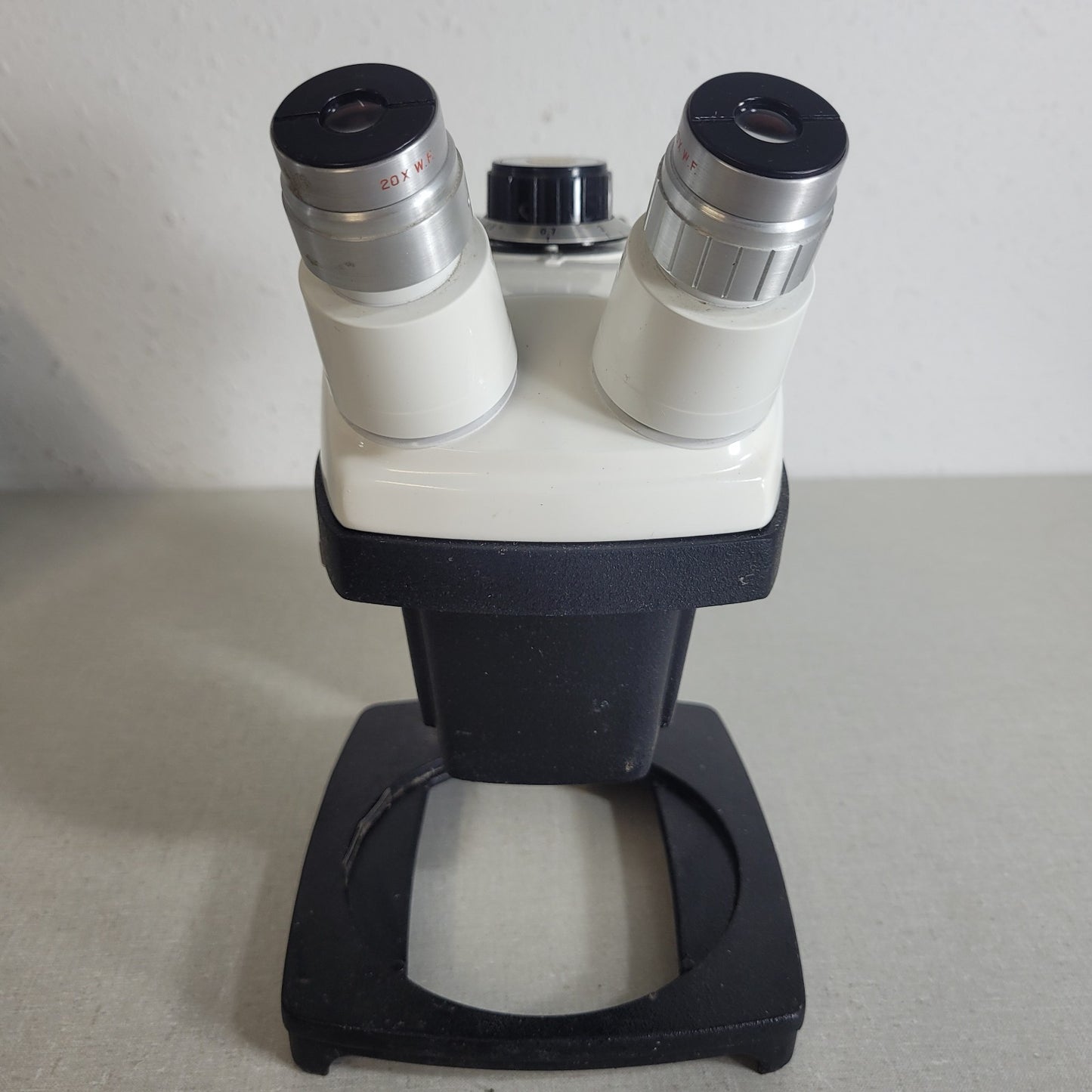 Bausch & Lomb StereoZoom 4 Stereo Microscope 0.7x-3x 20x WF Eyepieces Stand