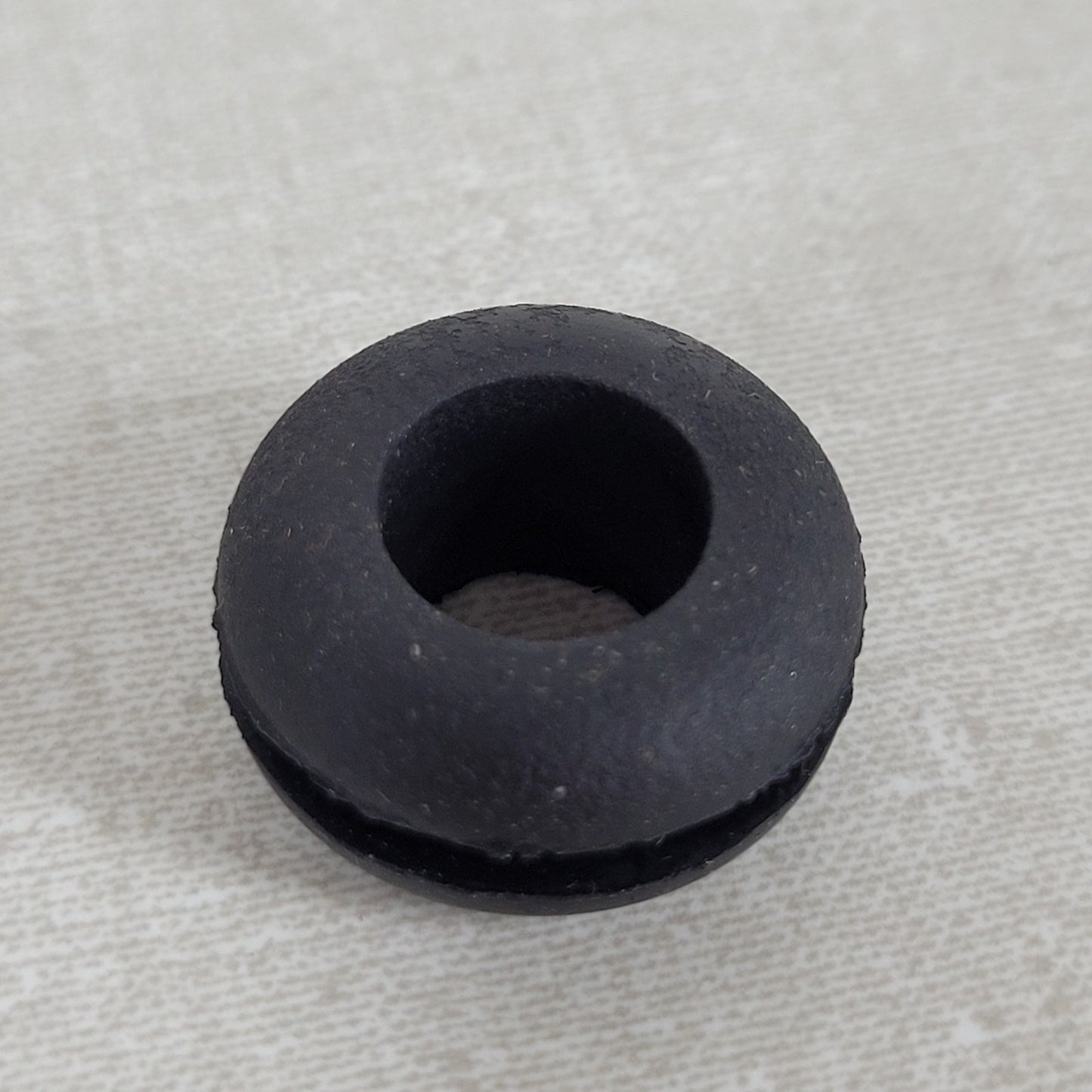 30 Pack Black Applied Rubber Grommets 1/16in Thick 3/4in ID 1-1/8in OD 116740409