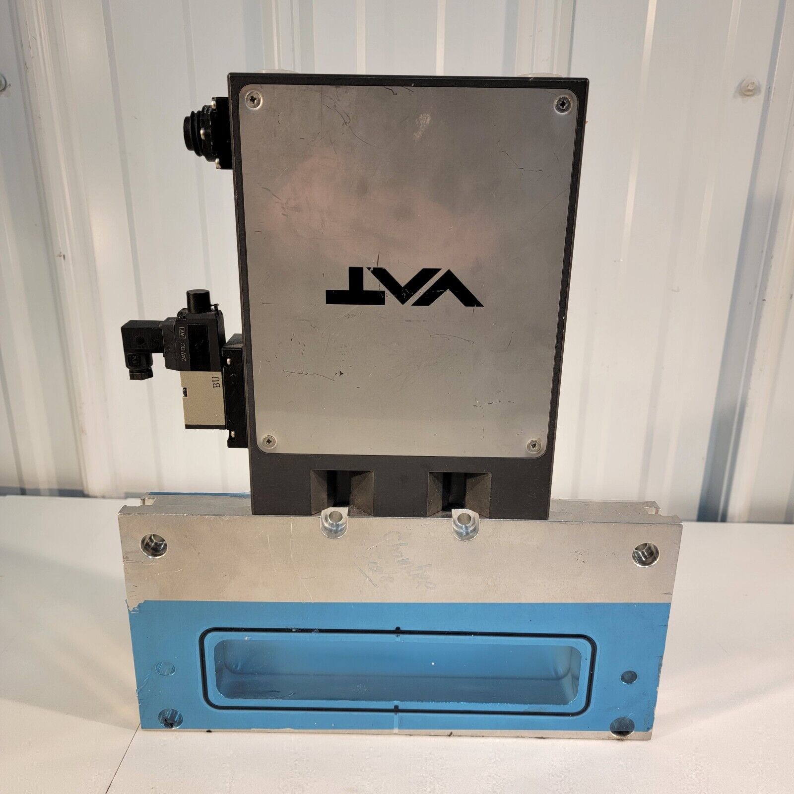 VAT High Vacuum Chamber Rectangular Gate Valve F02-106631/1 02010ZCA44 ...
