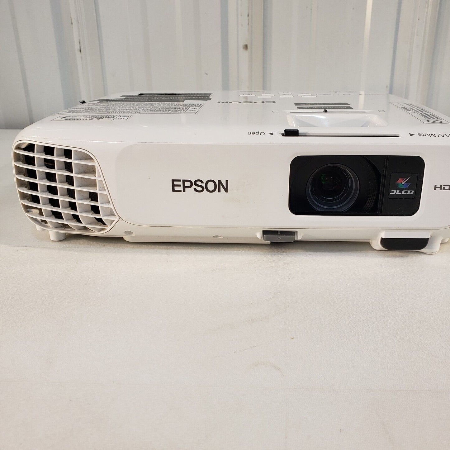 Epson EX3220 Projector With Remote, Power Cord, And VGA Cable