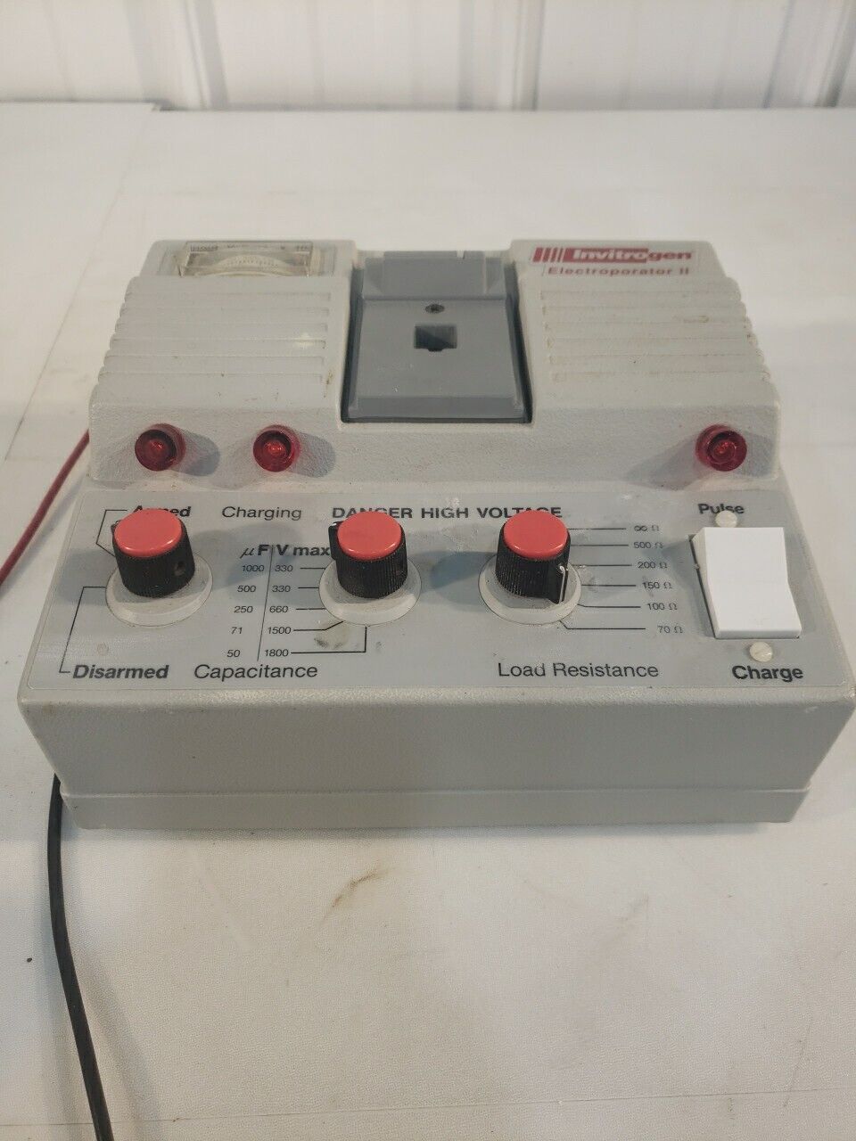 Invitrogen Corporation Electroporator II Voltmeter Biology Cell Membrane