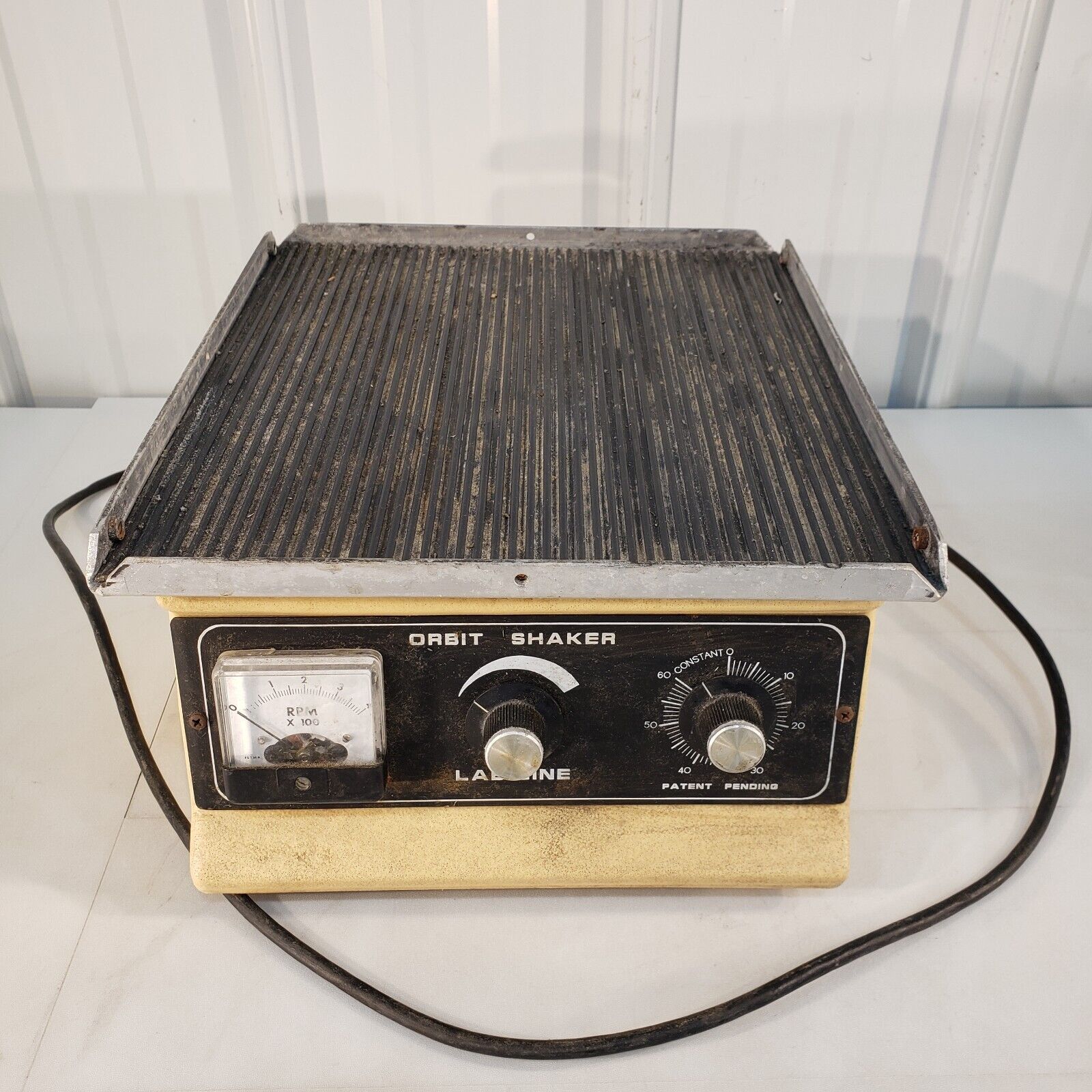 Lab-Line Instruments 3520 Orbit Shaker 100W - Tested, shakes – Lab ...