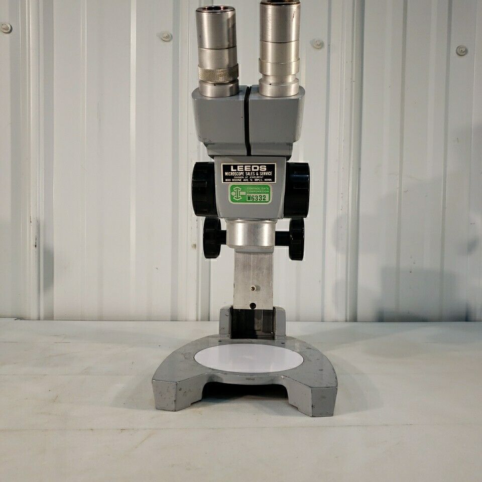 American Optical Cycloptic Stereo Zoom Microscope w/ Eyepieces Adjustable Focus