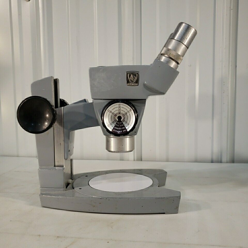 American Optical Cycloptic Stereo Zoom Microscope w/ Eyepieces Adjustable Focus