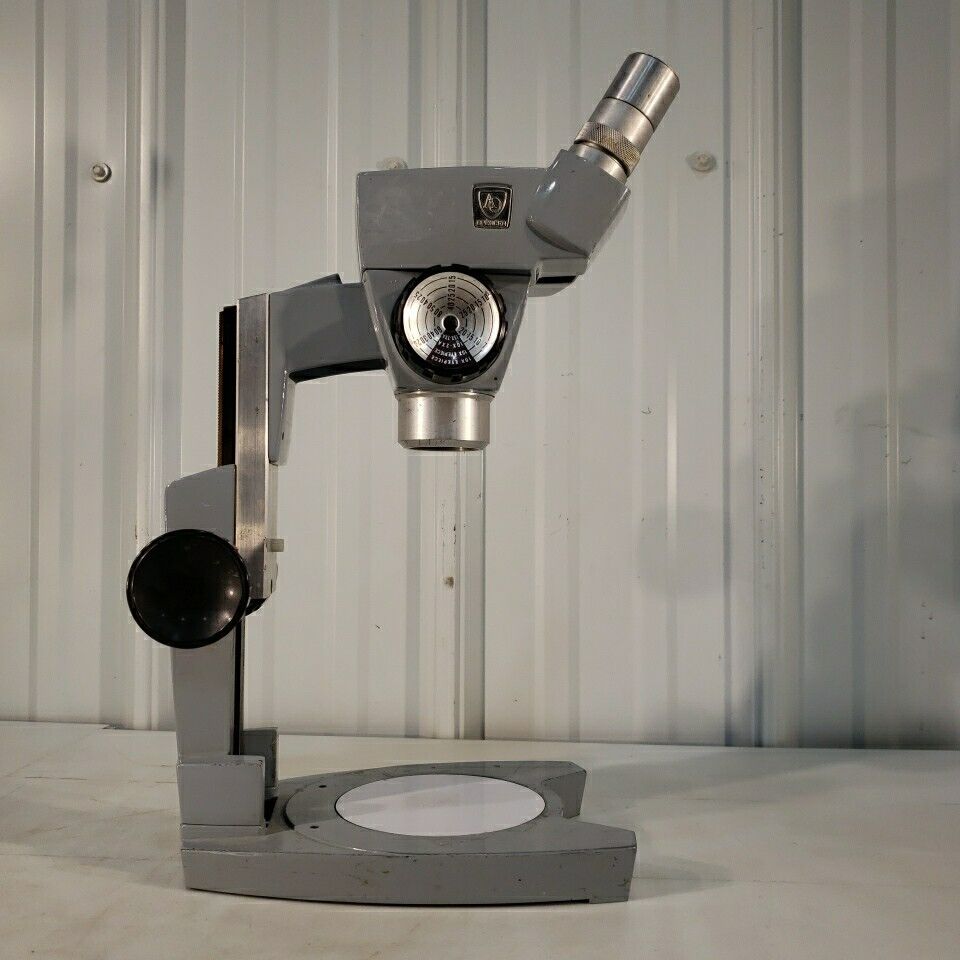 American Optical Cycloptic Stereo Zoom Microscope w/ Eyepieces Adjustable Focus