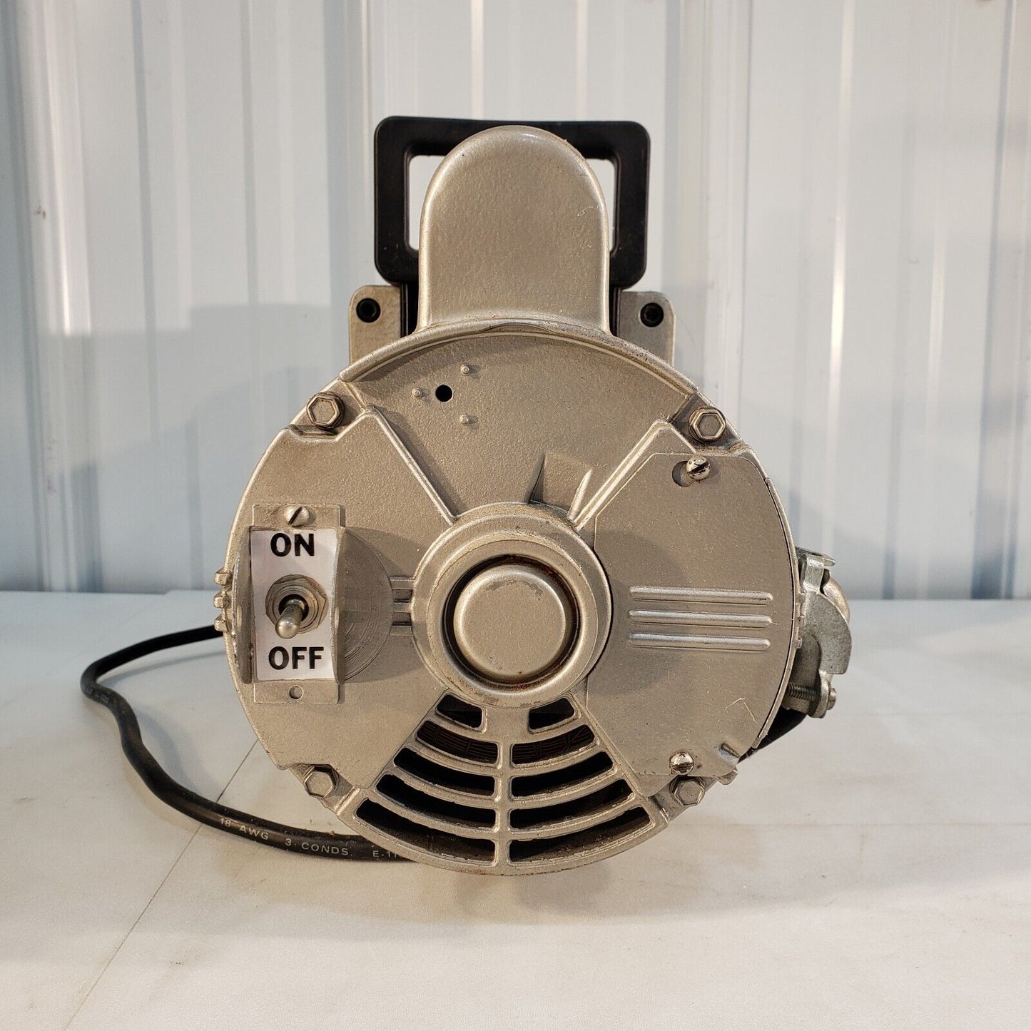 Savant VP100 Two Stage Rotary Vane Vacuum Pump 10 mTorr micron Tested