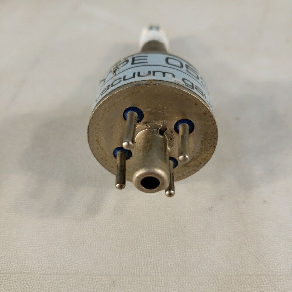 Varian 0531 Thermocouple Vacuum Pressure Gauge 1/4" Tube
