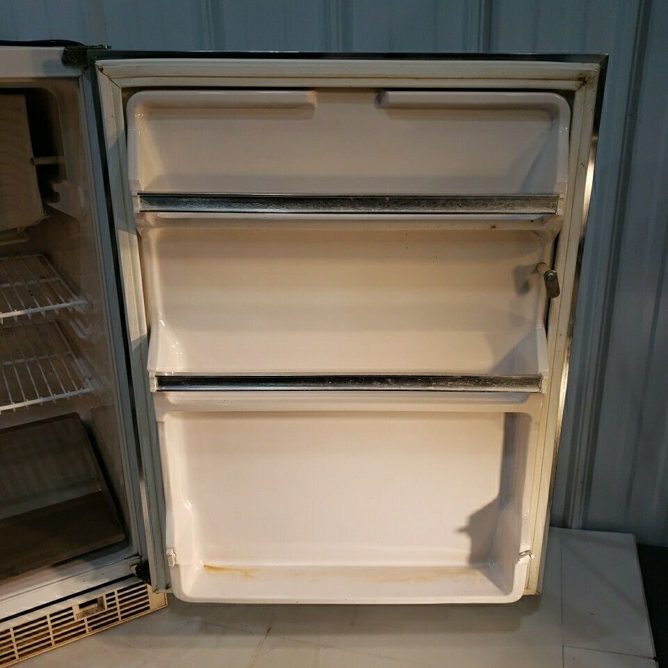 So-Low 6CAR7152 Refrigerator/Freezer Solid Door Undercounter