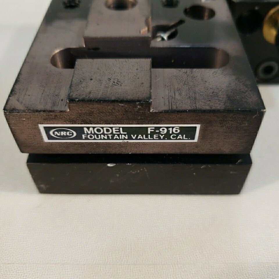 Newport NRC F-916 Linear Motion Positioner Optical Stand