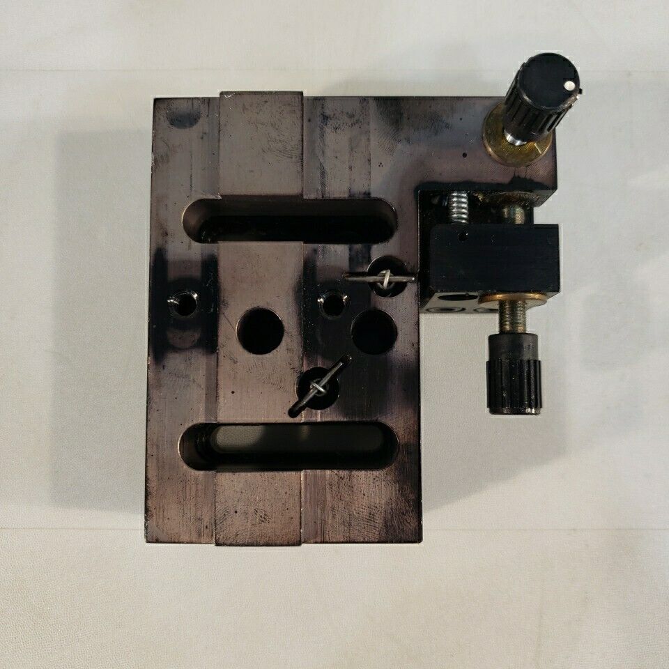 Newport NRC F-916 Linear Motion Positioner Optical Stand