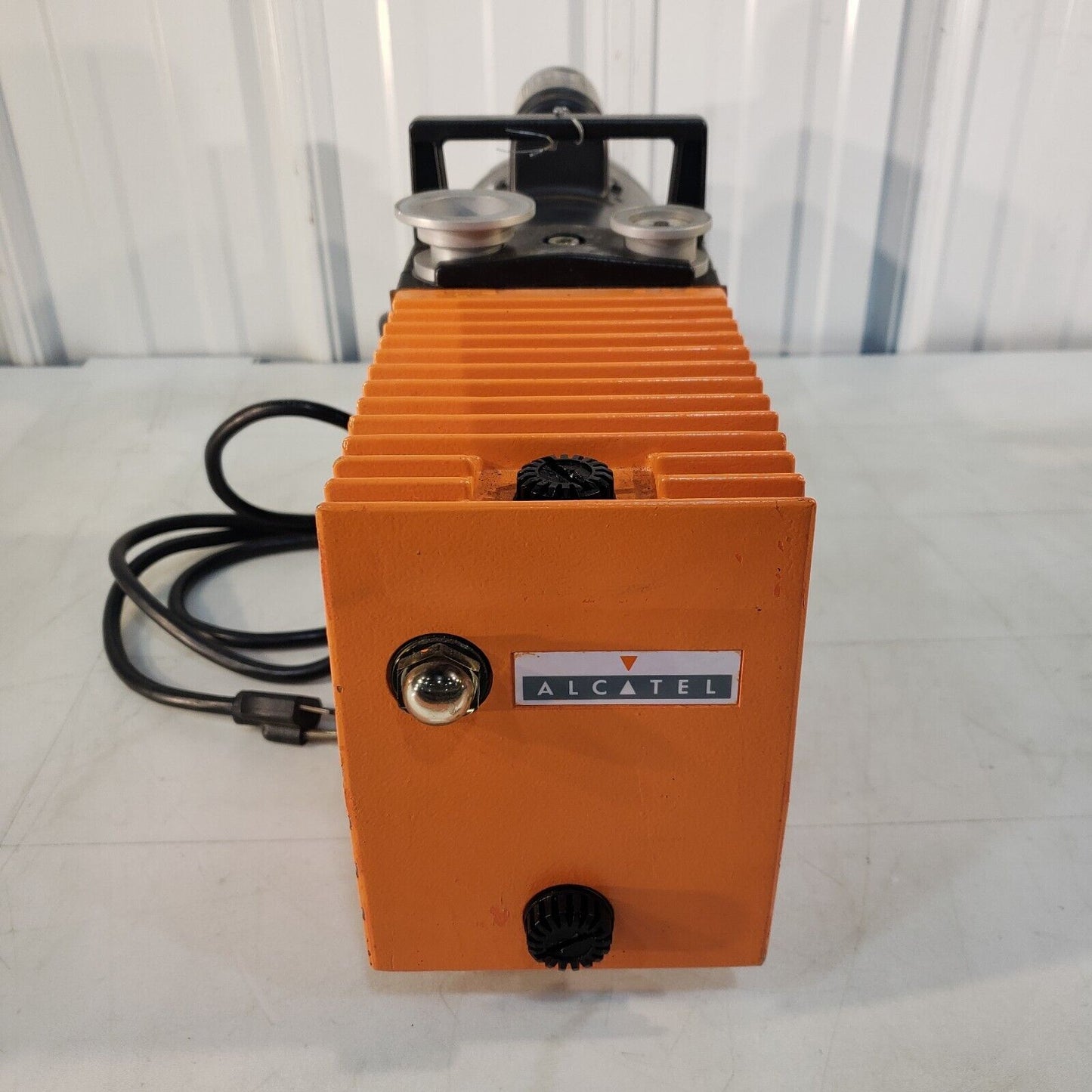 Alcatel 2012A Vacuum Pump 230v Tested Pumps to 7 mTorr, KF40 Inlet KF25 Exhaust