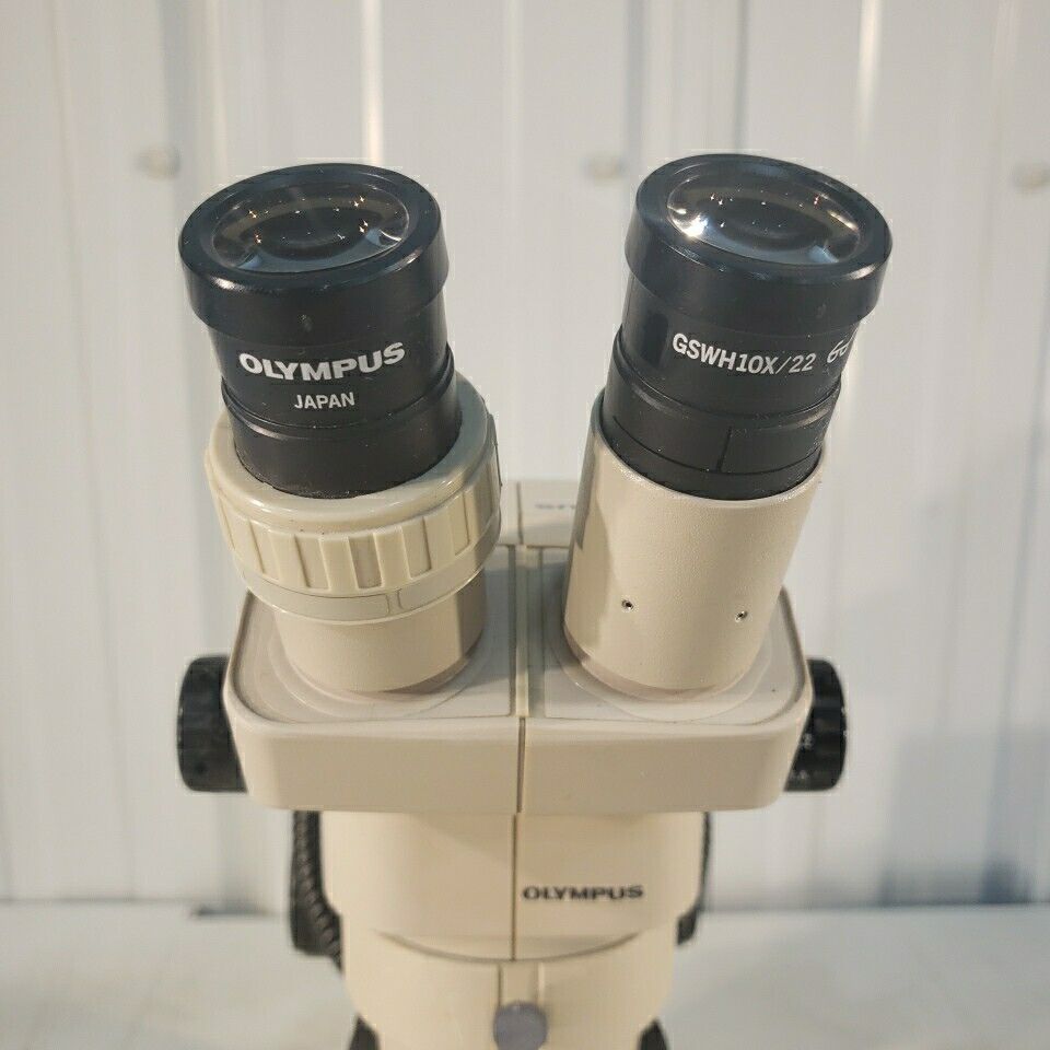 Olympus SZ30 SZ Microscope Range 0.9x-4x w/ Antistatic Work Mat & Two Eyepieces