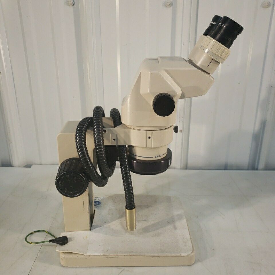 Olympus SZ30 SZ Microscope Range 0.9x-4x w/ Antistatic Work Mat & Two Eyepieces