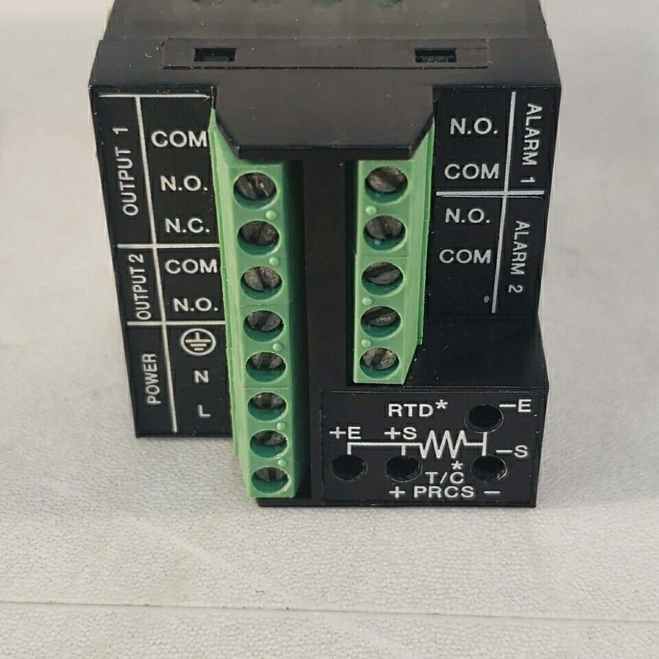 Omega Engineering Micromega CN77333 Series Controller