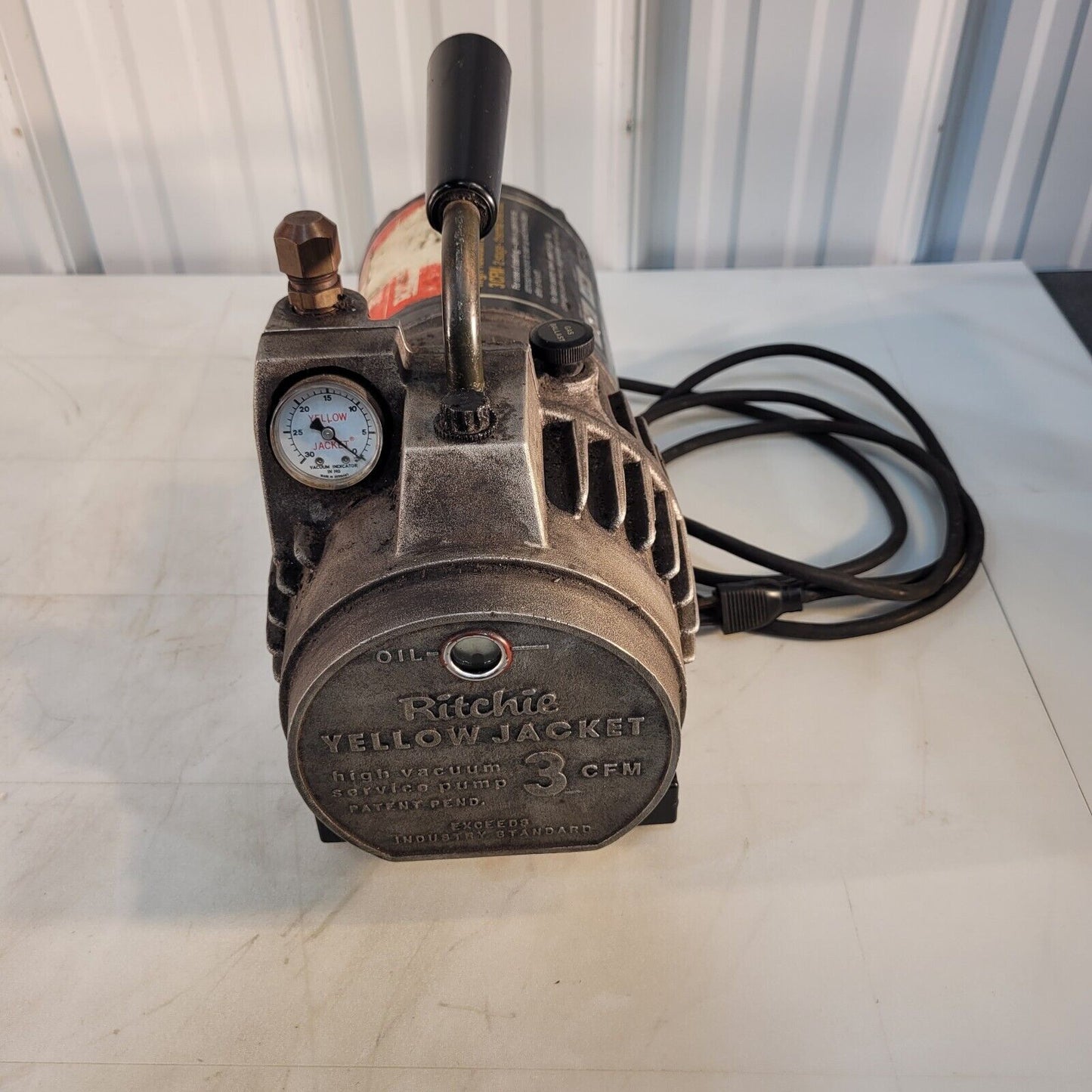 *FOR PARTS* Ritchie Yellow Jacket 93100 Vacuum Pump Pulls 11.9 Torr 3 CFM, 110V