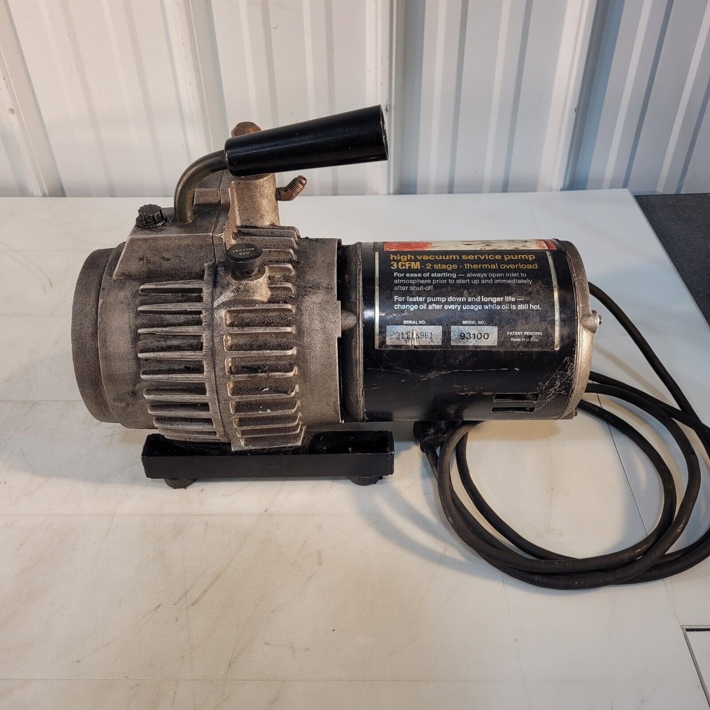 *FOR PARTS* Ritchie Yellow Jacket 93100 Vacuum Pump Pulls 11.9 Torr 3 CFM, 110V