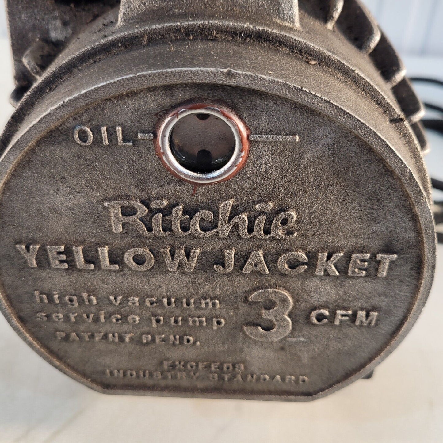 *FOR PARTS* Ritchie Yellow Jacket 93100 Vacuum Pump Pulls 11.9 Torr 3 CFM, 110V