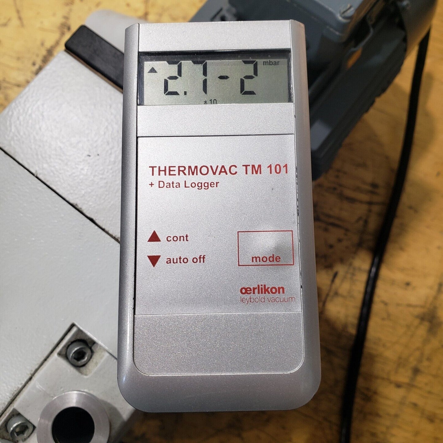 Leybold Trivac D4B Vacuum Pump Pulls 20 mTorr, KF16 Inlet/Exhaust, 240 V