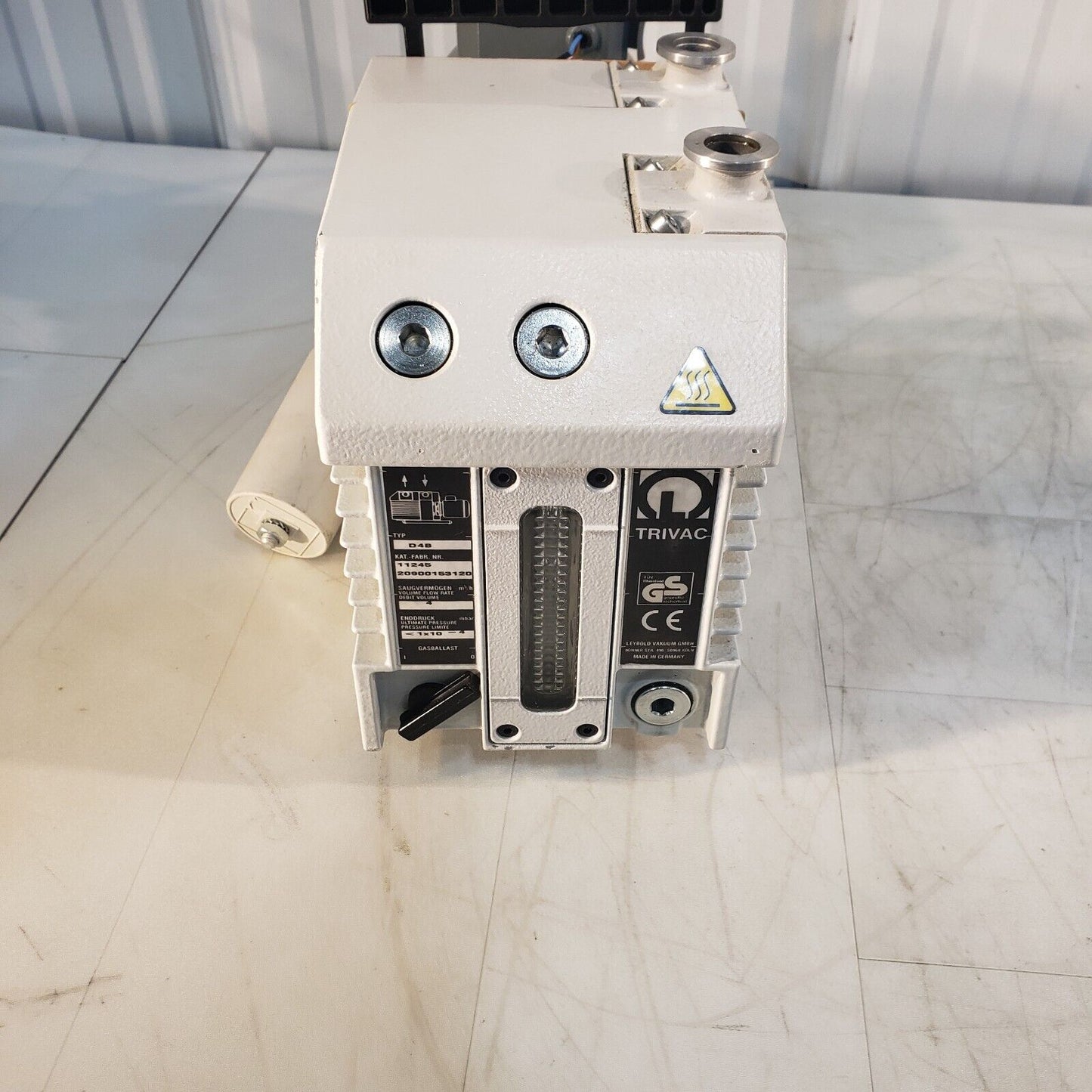 Leybold Trivac D4B Vacuum Pump Pulls 20 mTorr, KF16 Inlet/Exhaust, 240 V