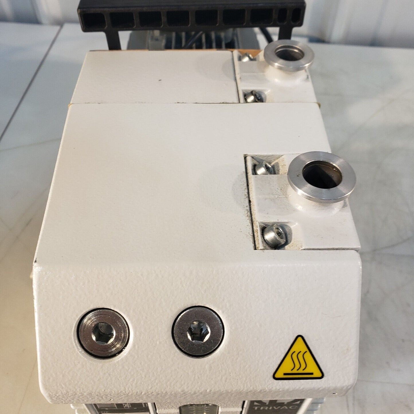 Leybold Trivac D4B Vacuum Pump Pulls 20 mTorr, KF16 Inlet/Exhaust, 240 V