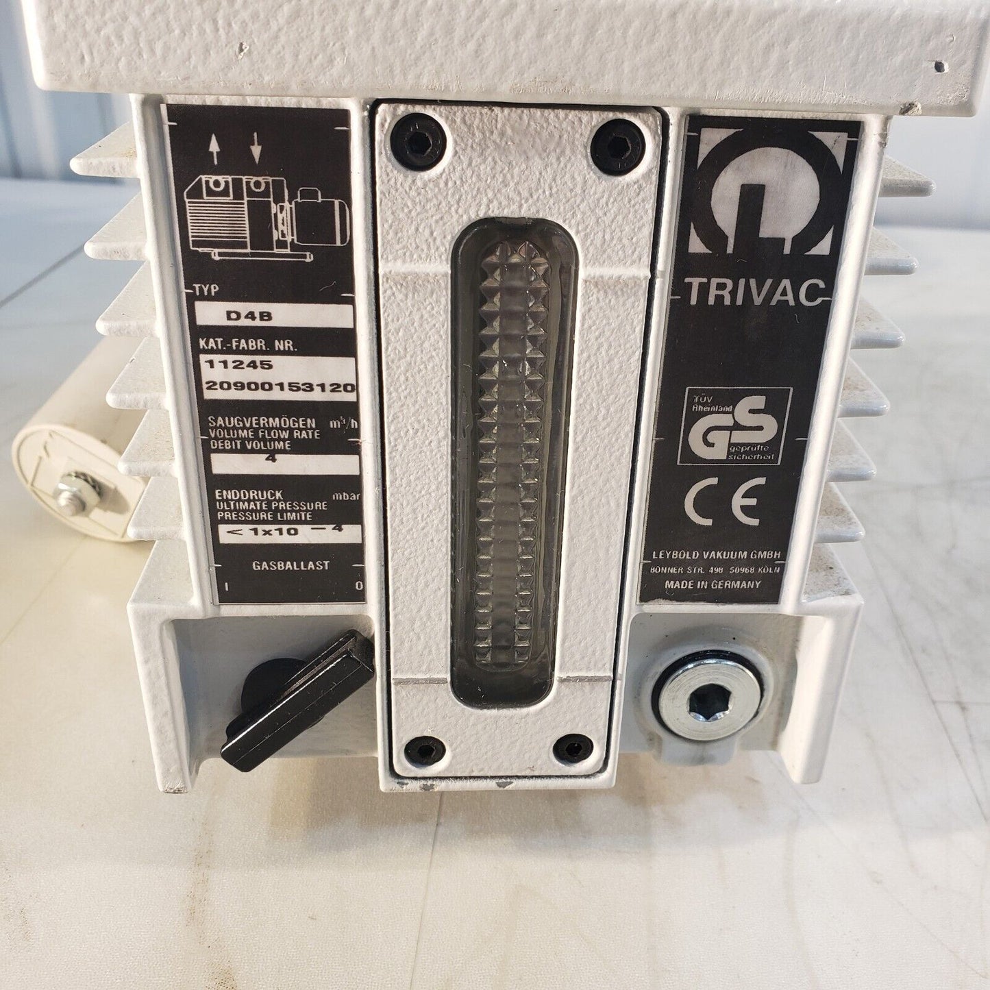 Leybold Trivac D4B Vacuum Pump Pulls 20 mTorr, KF16 Inlet/Exhaust, 240 V