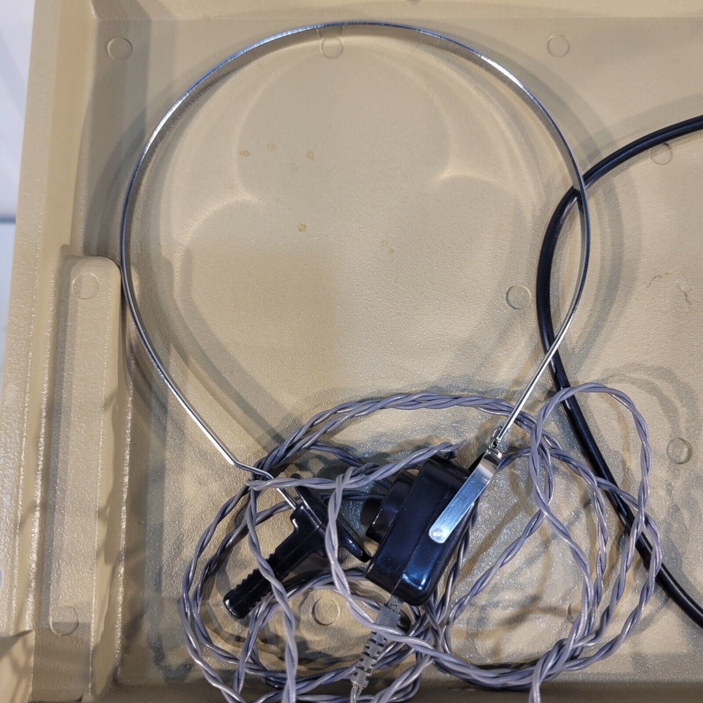 Maico MA 40 Portable Audiometer With Headphones And Cables Included