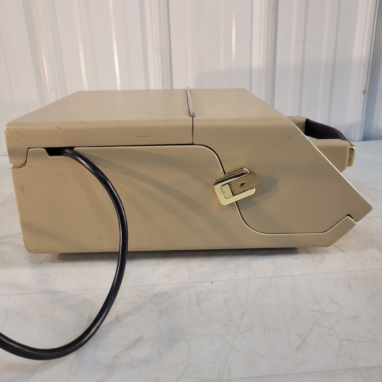 Maico MA 40 Portable Audiometer With Headphones And Cables Included