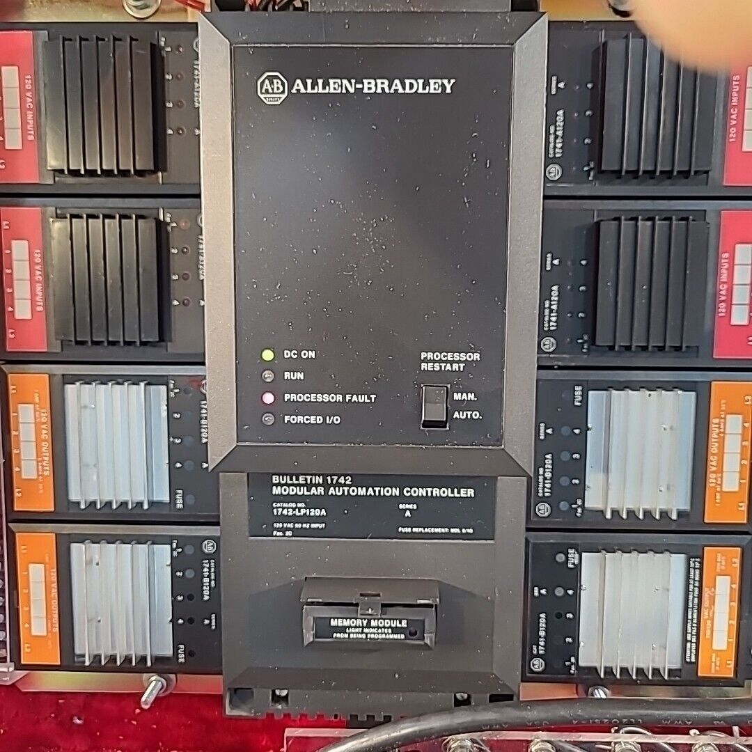 Allen-Bradley Bulletin 1742 Modular Automation Controller Processor Fault Red