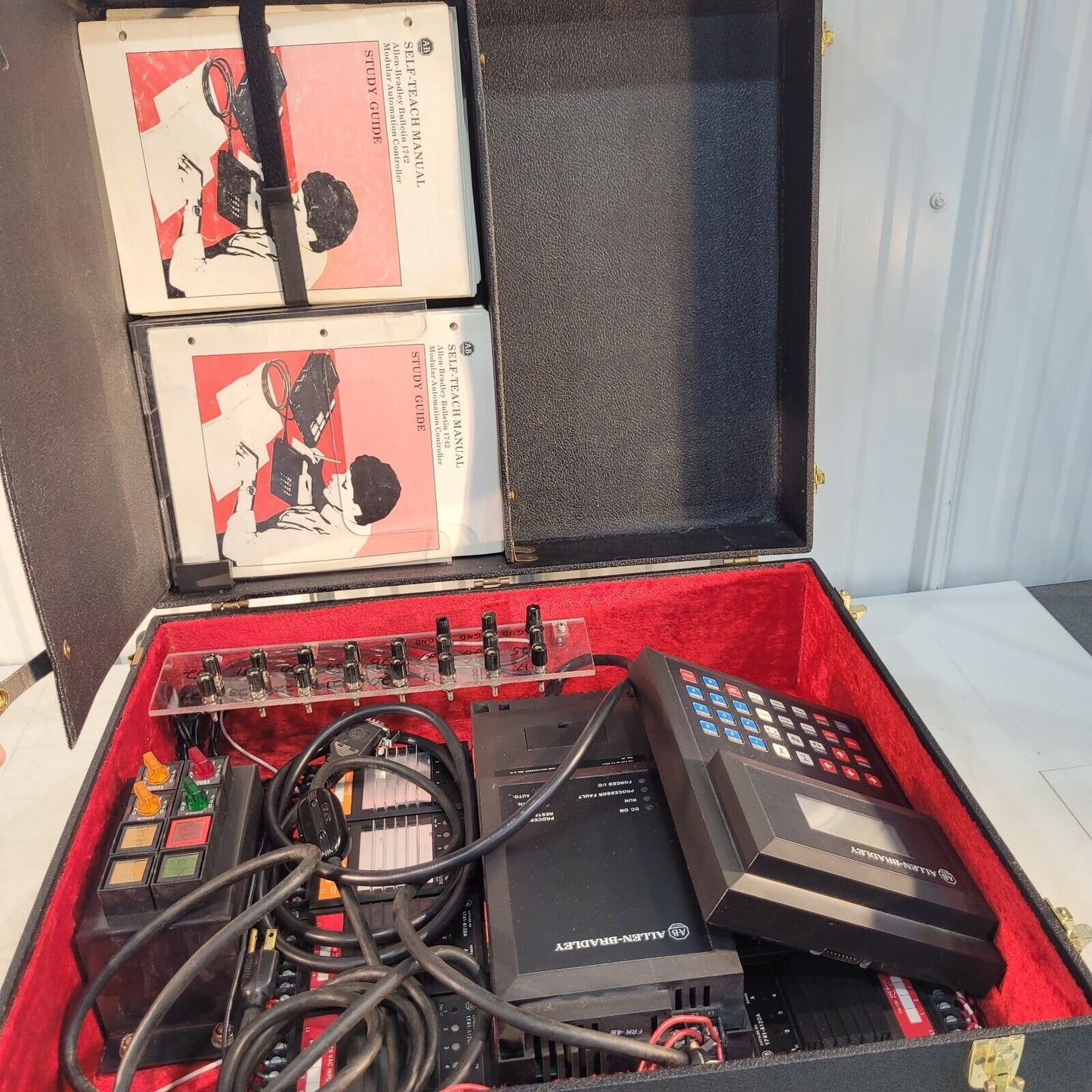 Allen-Bradley Bulletin 1742 Modular Automation Controller Processor Fault Red