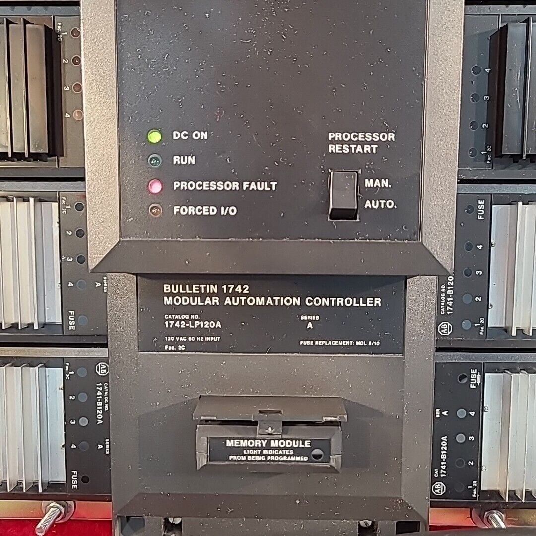 Allen-Bradley Bulletin 1742 Modular Automation Controller Processor Fault Red