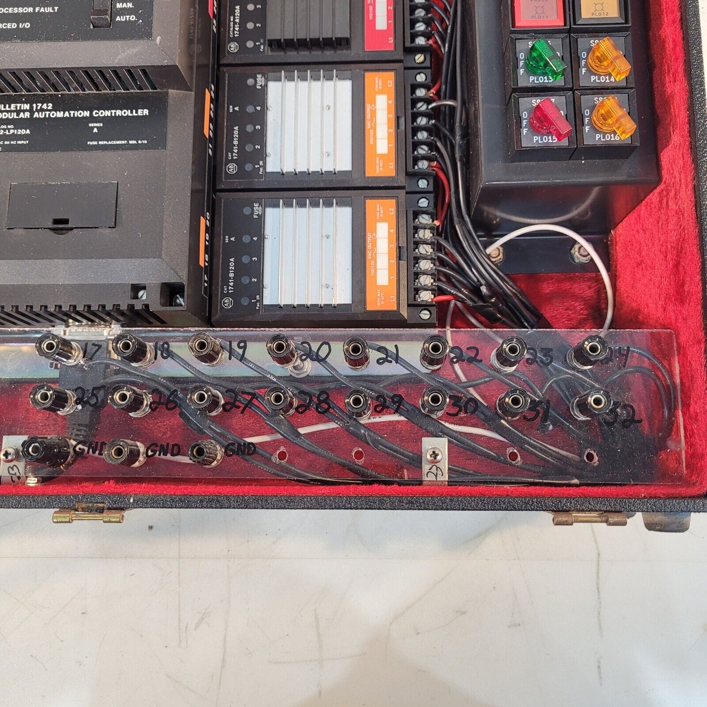 Allen-Bradley Bulletin 1742 Modular Automation Controller Processor Fault Red
