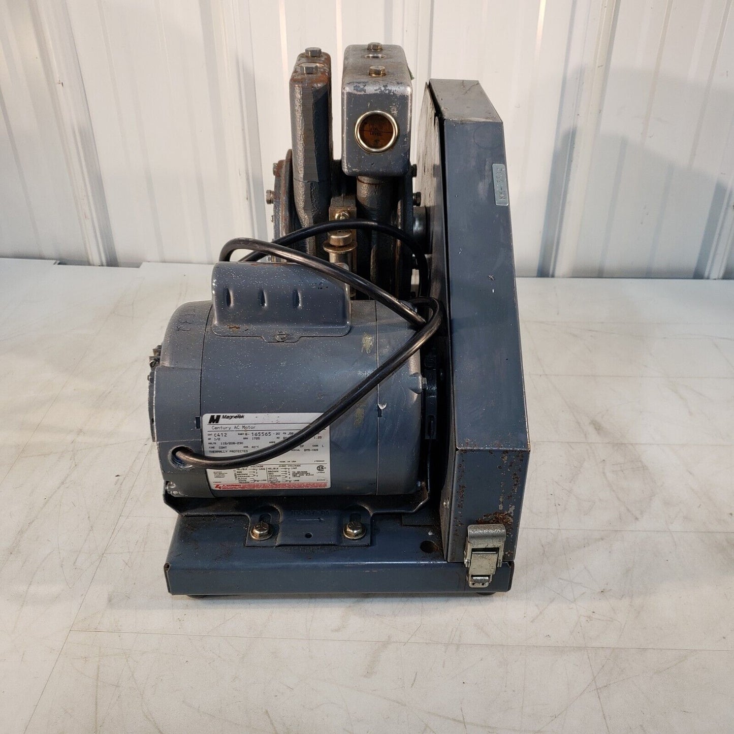 Welch 1405 Duo-Seal Vacuum Pump, Pulls Down to 150 Torr, 115V 9A