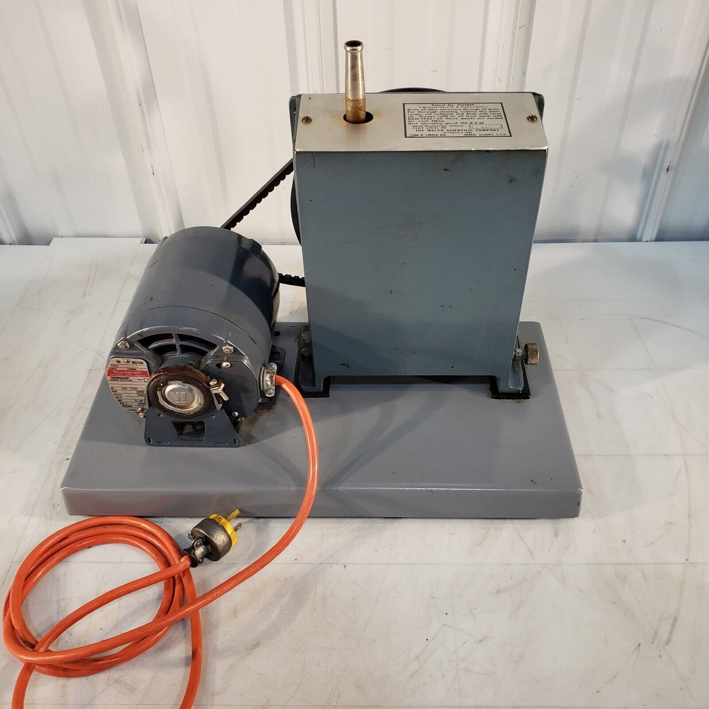 *FOR PARTS* Welch Duoseal 1399 Vacuum Pump, Pulls 229 Torr Of Vacuum, 115V