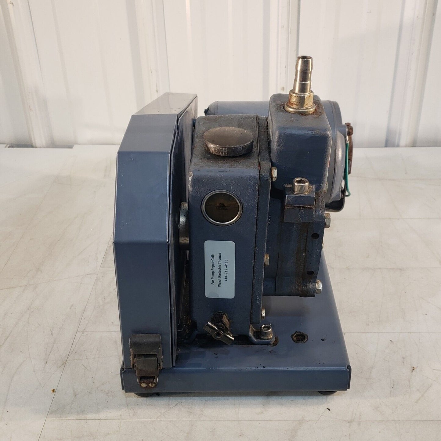 *FOR PARTS* Welch DuoSeal 1400 Vacuum Pump, Pulls to 20 Torr Of Vacuum, 115V