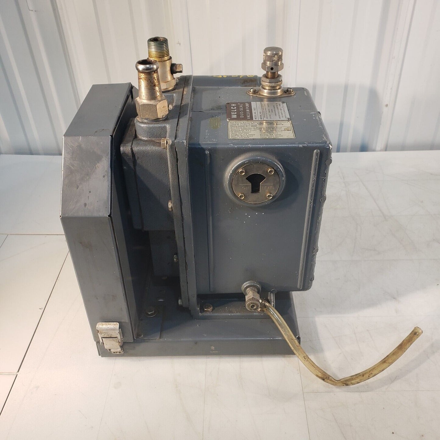 *FOR PARTS* Welch DuoSeal 1402 Vacuum Pump, Pulls 1.2 Torr Of Vacuum 115V 8A