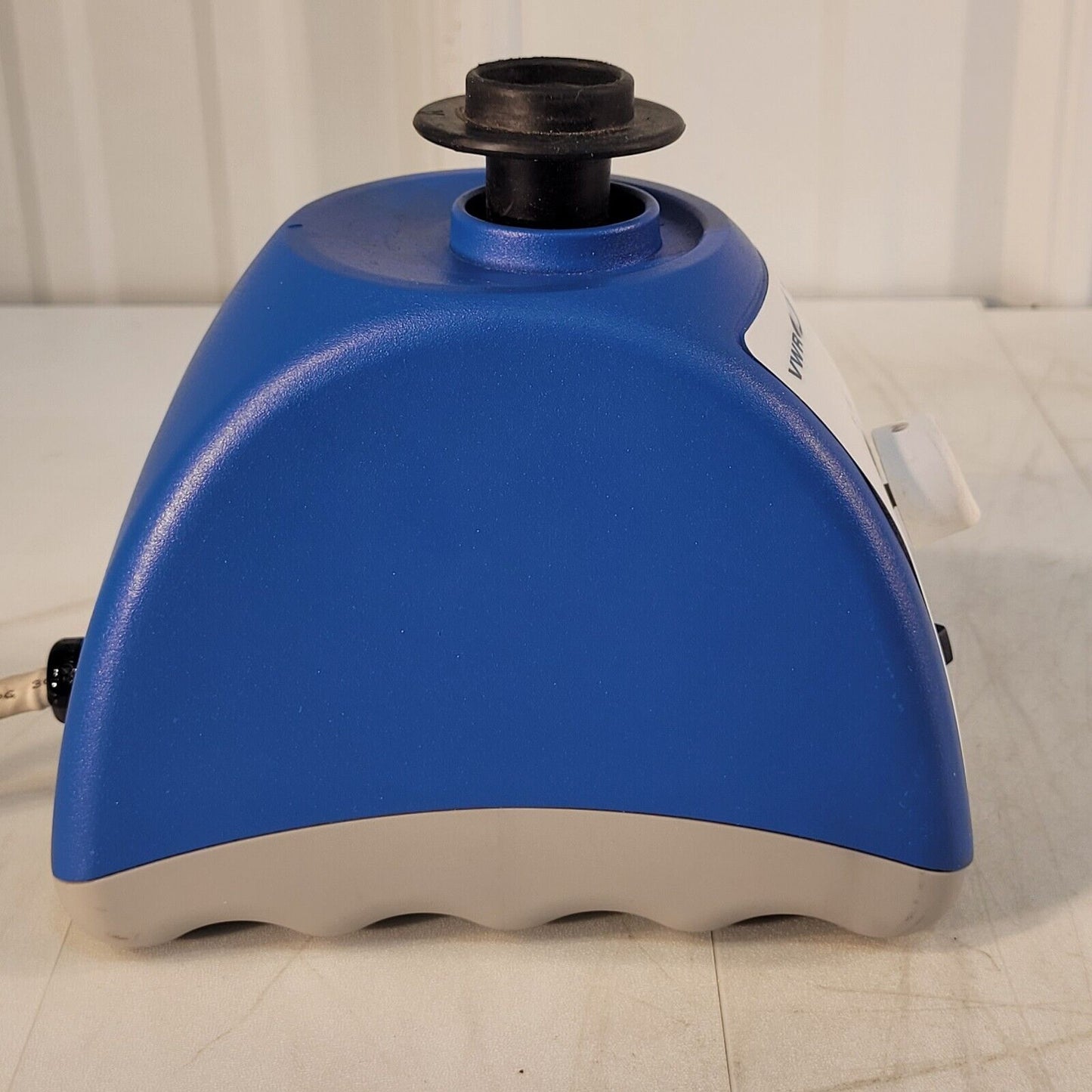 VWR 10153-838 Analog Vortex Mixer 120V Single Mixer 300 - 3200 rpm 4.9mm Orbit