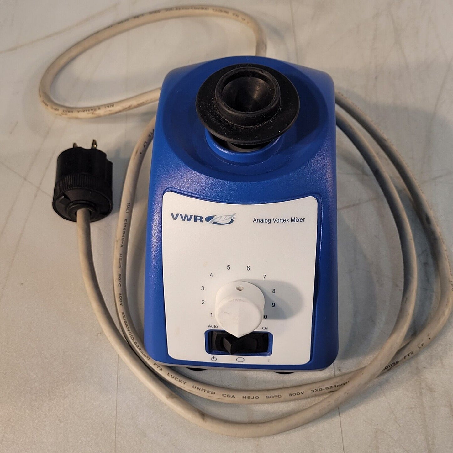 VWR 10153-838 Analog Vortex Mixer 120V Single Mixer 300 - 3200 rpm 4.9mm Orbit