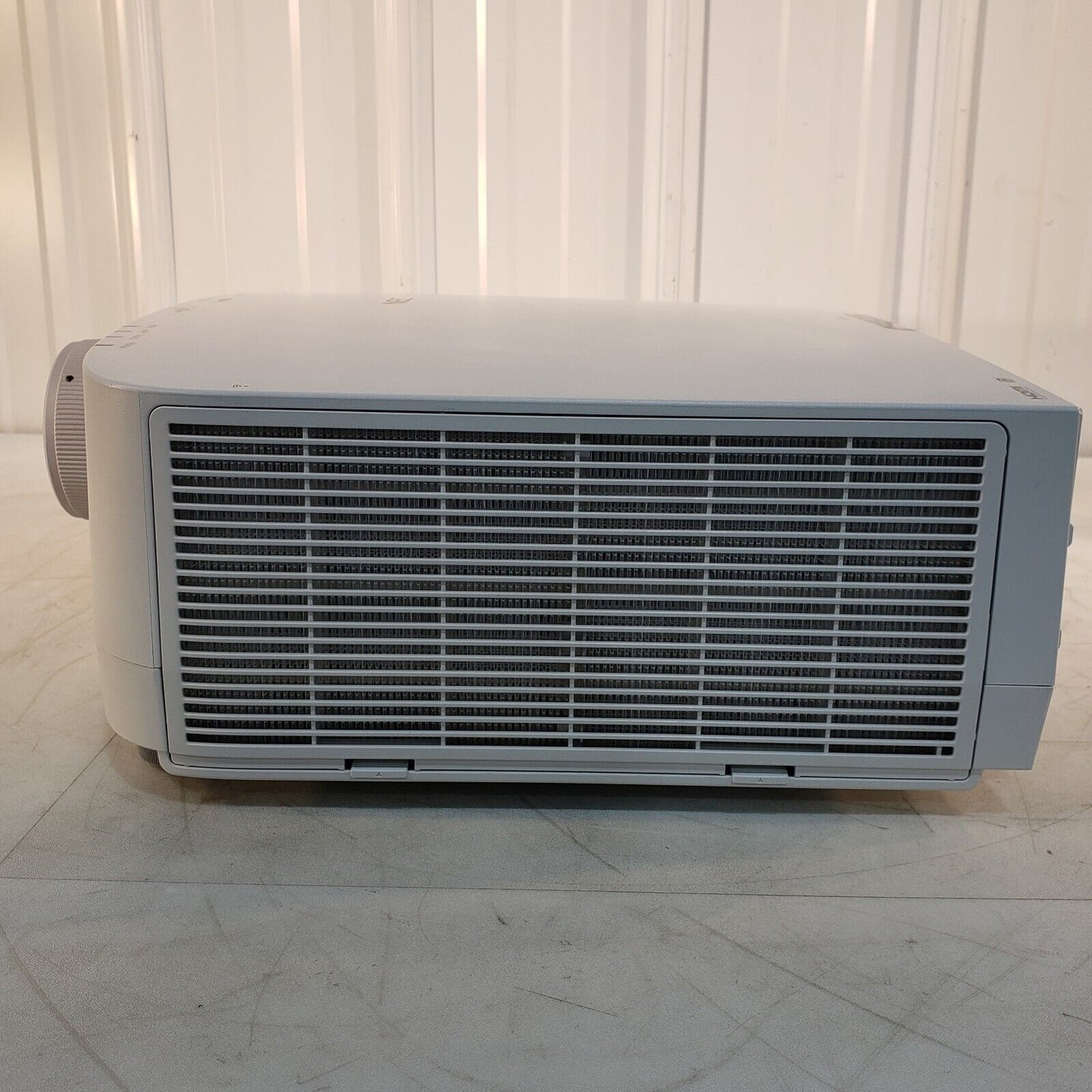 NEC PA550W Projector Distorted Display, Good NP21LP Lamp - For Parts