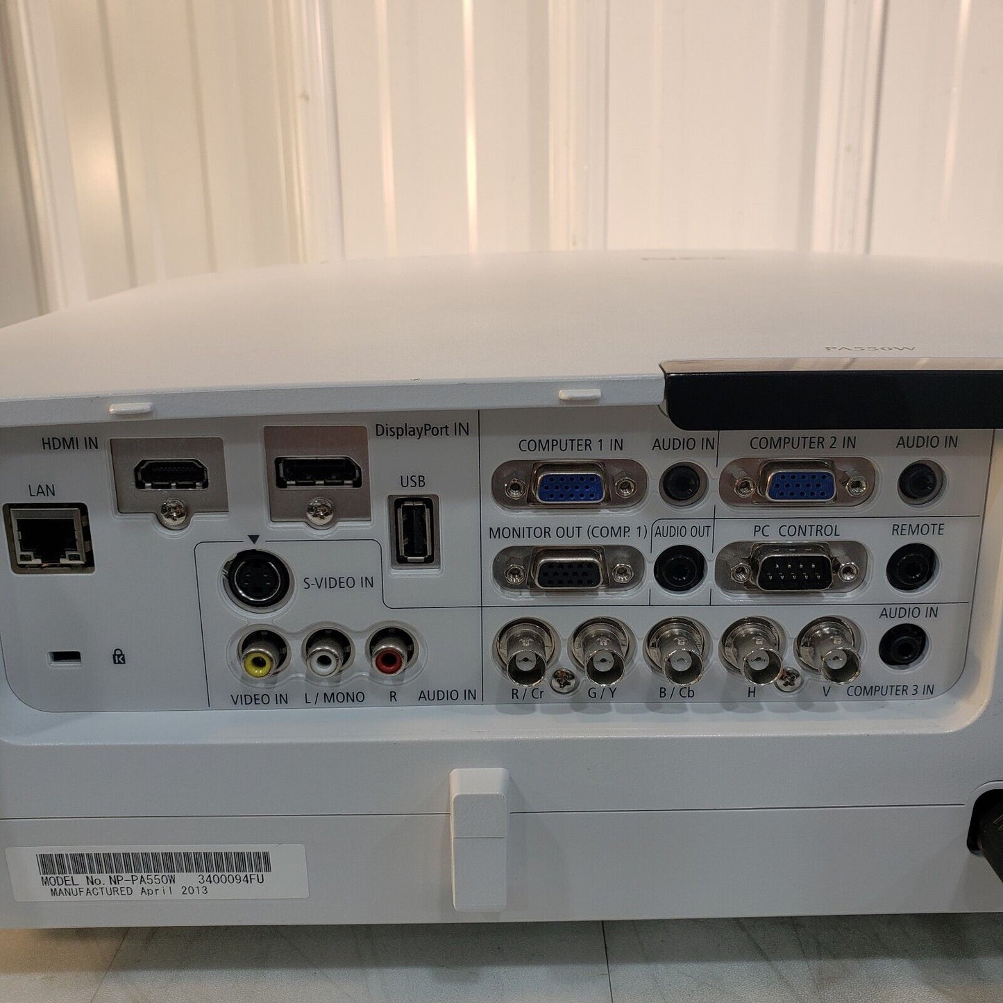 NEC PA550W Projector Distorted Display, Good NP21LP Lamp - For Parts