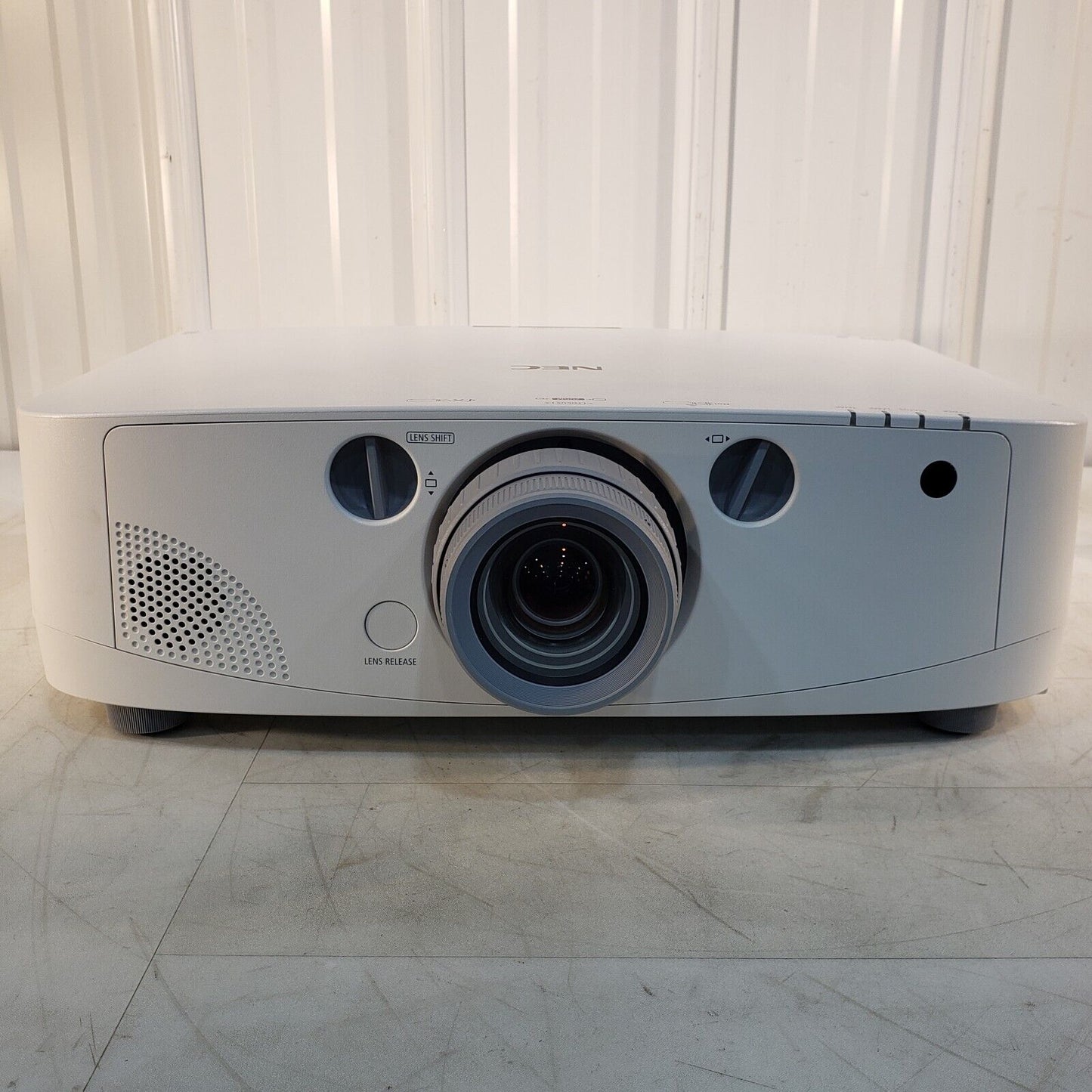 NEC PA550W Projector Distorted Display, Good NP21LP Lamp - For Parts