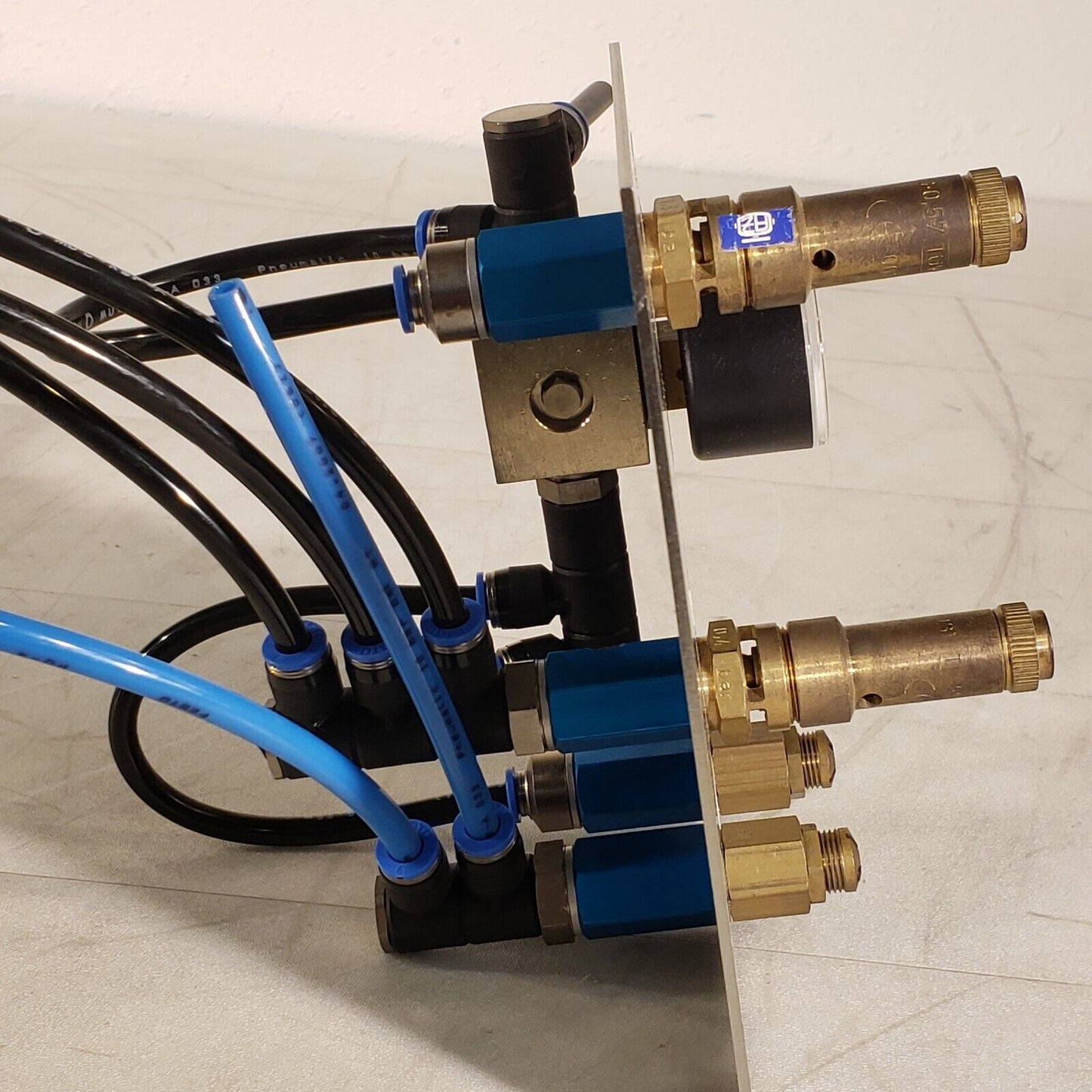 Kuhnke Air Manifold 50.780.00.25.10 TUV SV 05-882-8-D/G-0.57 from Bruker TOF