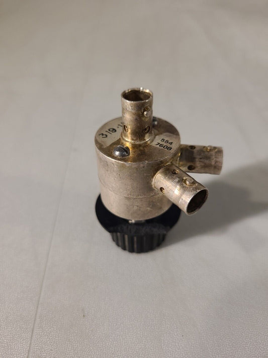 Amphenol 319-11141 RF / Manual Turn Coaxial Switch 554 7608 BNC Tee 3-Way