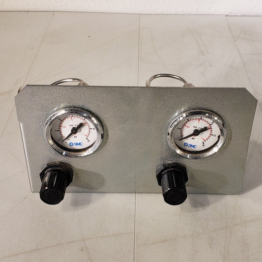 SMC 4K8 2.5P Guage With AR1000-M5 Dual Guage Panel Mount Guage Range 0-30psi
