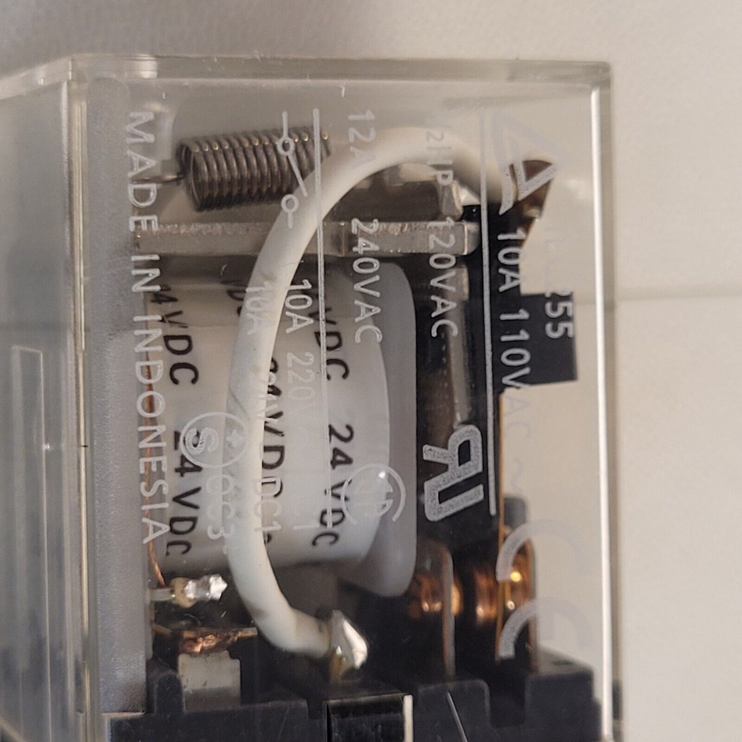 Omron LY2 Relay Electromagnetic DPDT 10A 120VAC 1/2HP 12A 240VAC With Base