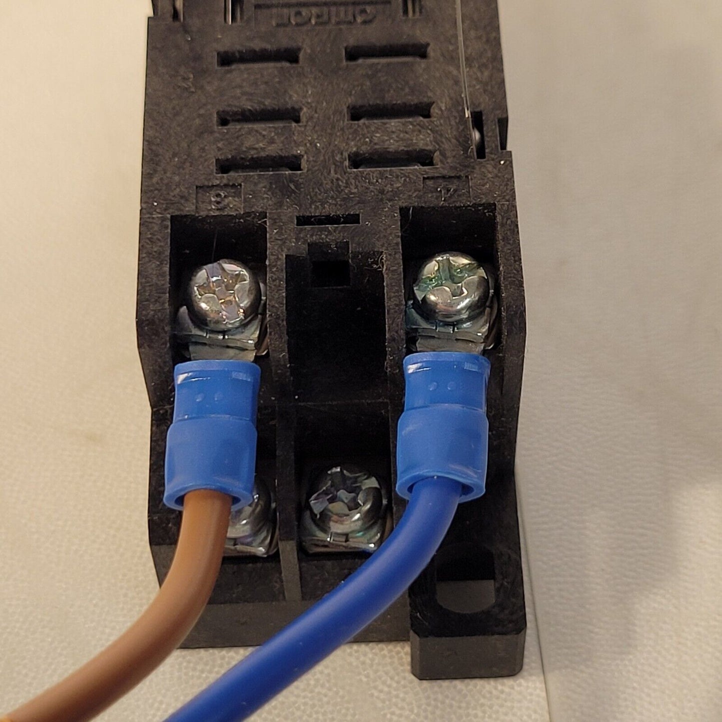 Omron LY2 Relay Electromagnetic DPDT 10A 120VAC 1/2HP 12A 240VAC With Base