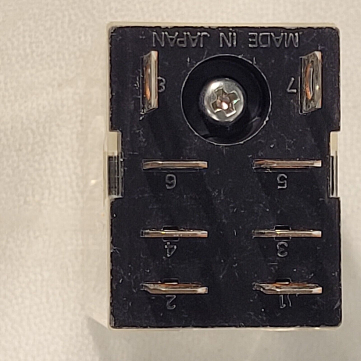 Omron LY2N 200/220 VAC Relay Electromagnetic DPDT 10A 110VAC  1/2HP  12A 240VAC